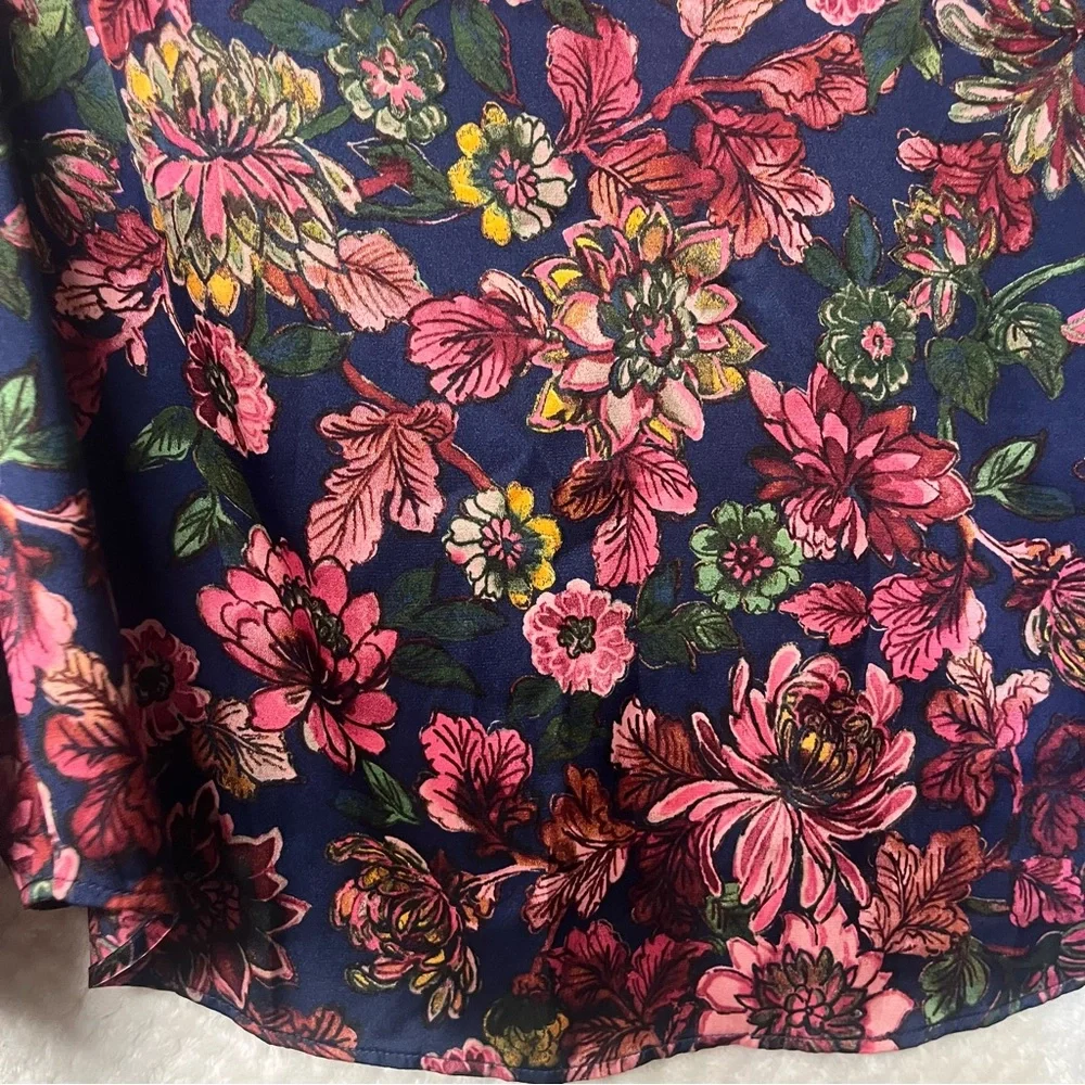 Talbots Soft Satin Charmeuse Top Stunning Floral Split Neck Long Cuffed Sleeve - Picture 8 of 10